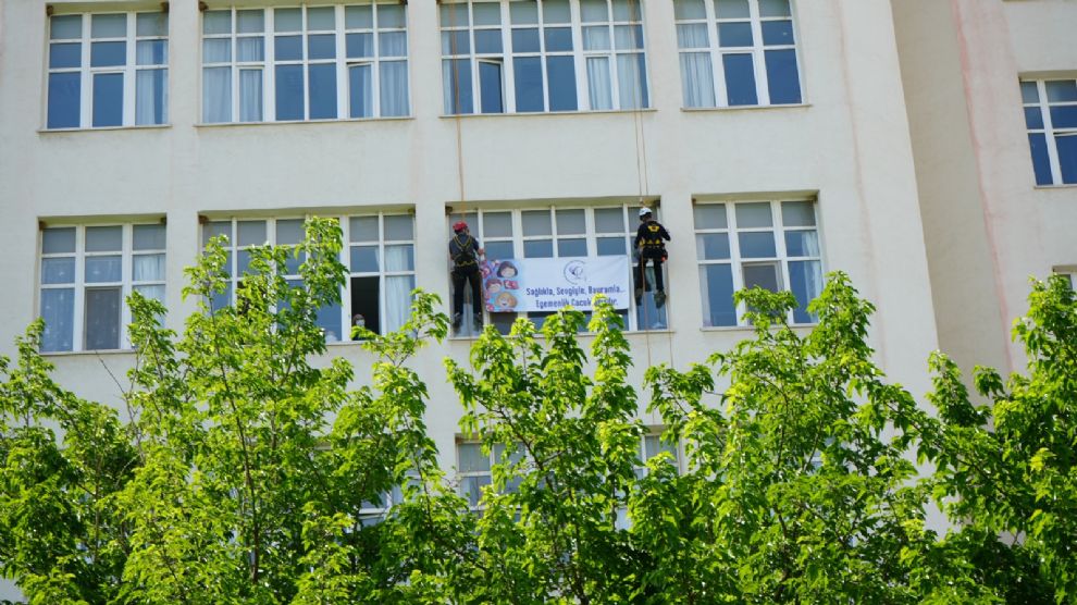 Başhekimimiz Prof. Dr. Mücahit Avcil, 23 Nisan’da Bayram Coşkusunu Gökyüzünden Paylaştı